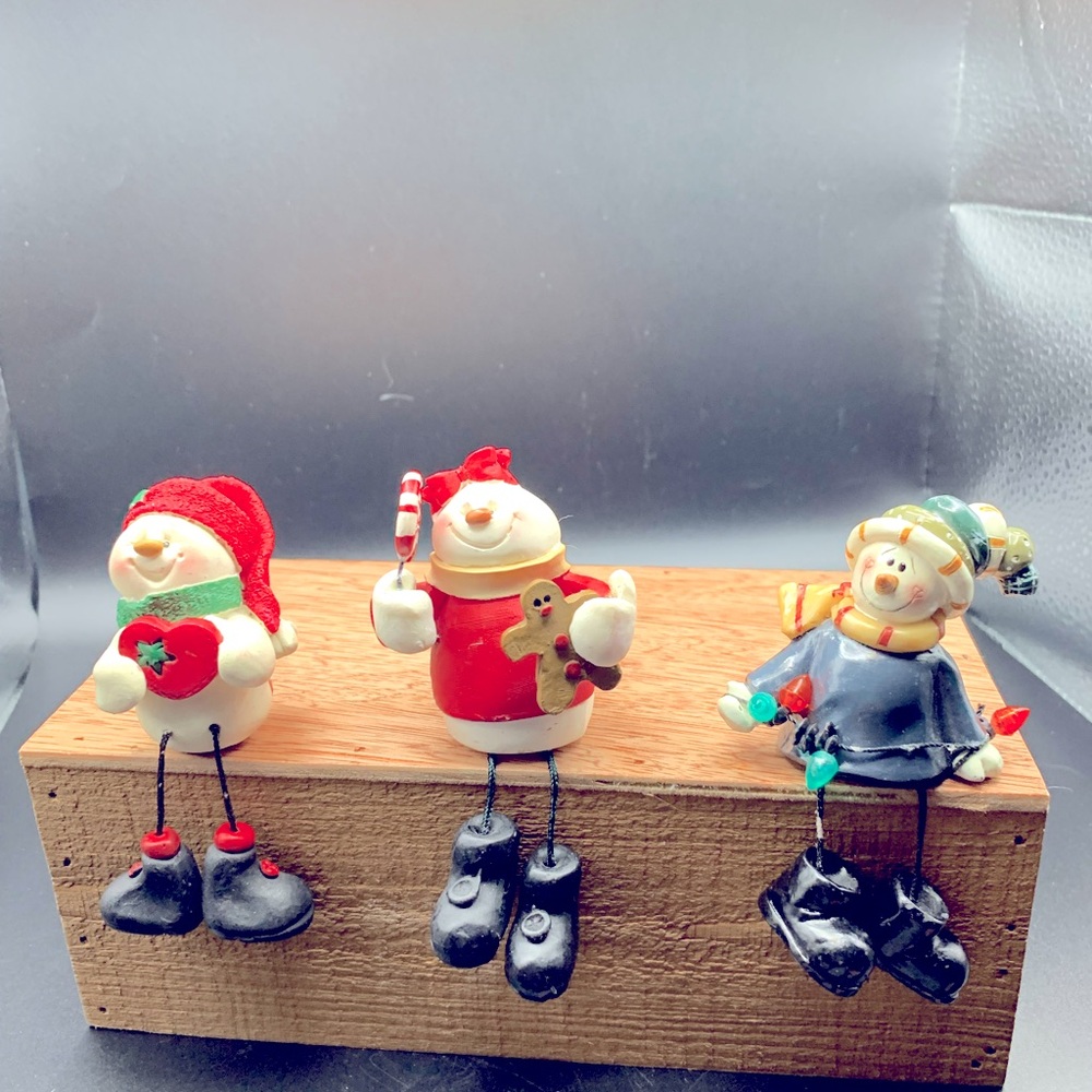 Snowman shelf sitters, set of three. So adorable.